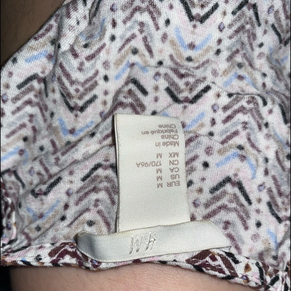 loose high neck tank top - Picture 2 of 3